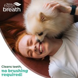 Câinele mănâncă o bobiță și-ți lasă pupici pe bărbiță cu Gel dentar fără periaj pentru căței TropiClean 59ml