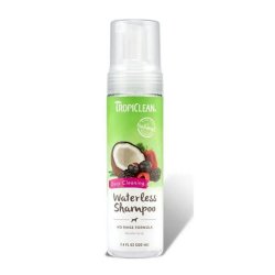 O baie de soare cu Șampon fără clătire pentru curățare profundă câini TropiClean Waterless Deep Cleaning, 236ml, gata de joacă!
