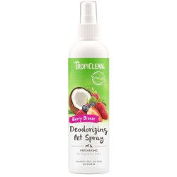 O baie caldă de soare cu Parfum și spray neutralizator de mirosuri pentru câini și pisici TropiClean Berry Breeze, 236ml