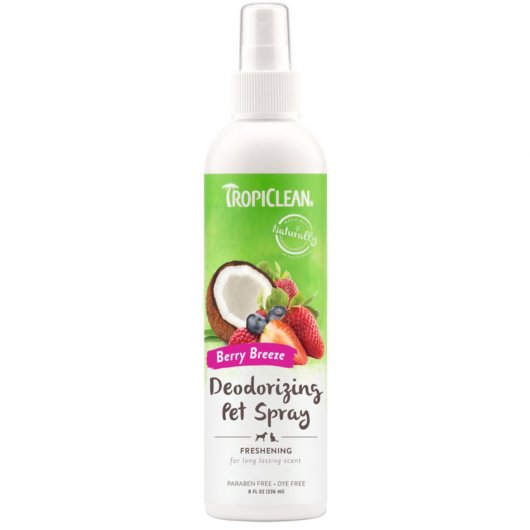 O baie caldă de soare cu Parfum și spray neutralizator de mirosuri pentru câini și pisici TropiClean Berry Breeze, 236ml