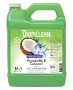 O blăniță de un alb imaculat cu Șampon pentru blană albă câini și pisici TropiClean Awapuhi & Coconut, 3.78L
